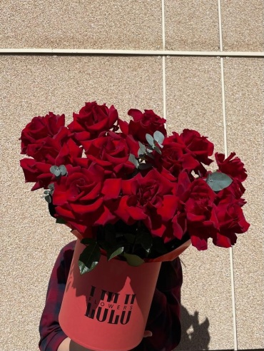 LULU flowers композиция в коробке роза 13 шт 50 см