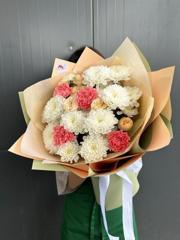 Bant Flowers букет в оформлении хризантема, кустовая роза, диантус 9 шт 60 см