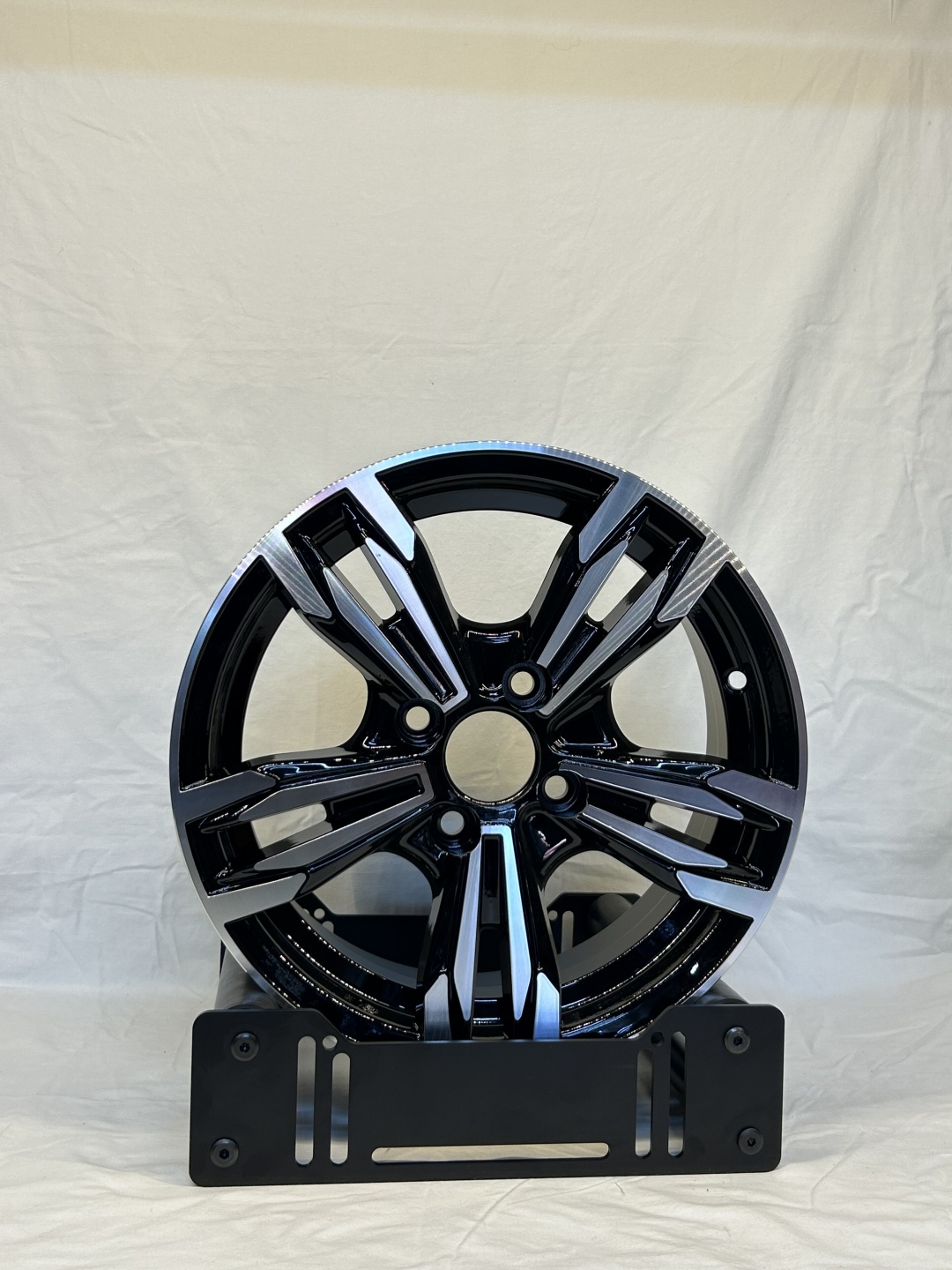 LKN Lkn0825 6x14/4x114.3 D67.1 ET35 4 диска черный, серебристый