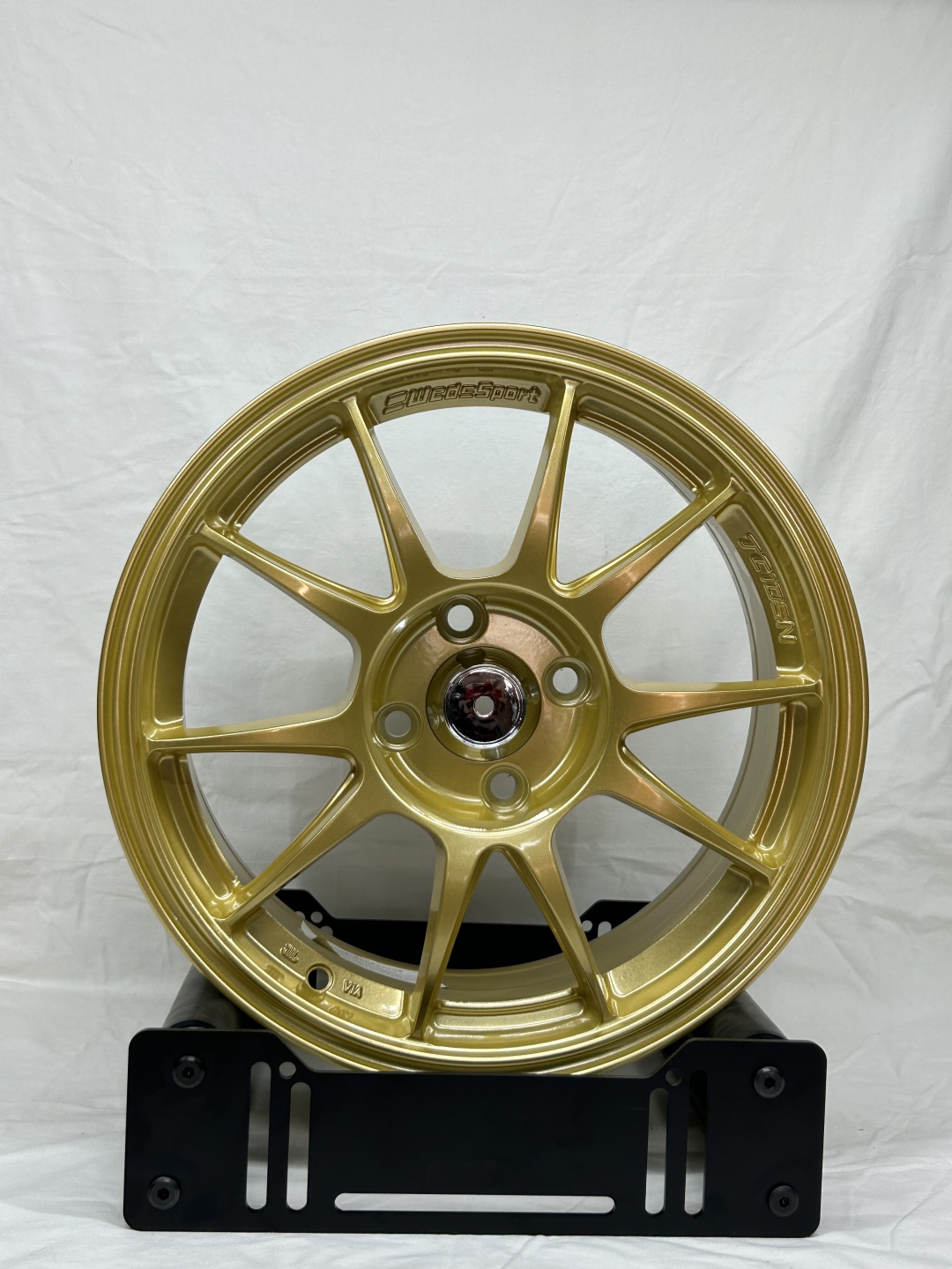 LKN Lkn683 7x15/4x100 D73.1 ET35 4 диска золотистый