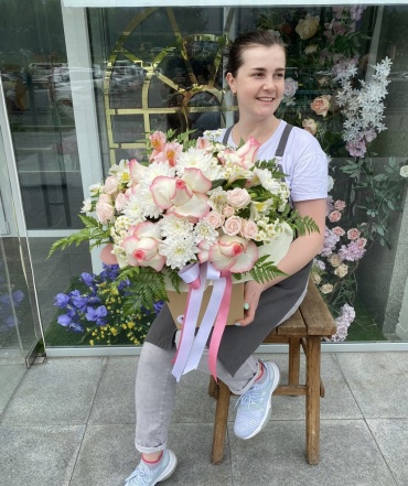 Kazarin flowers композиция в коробке хризантема 19 шт 50 см