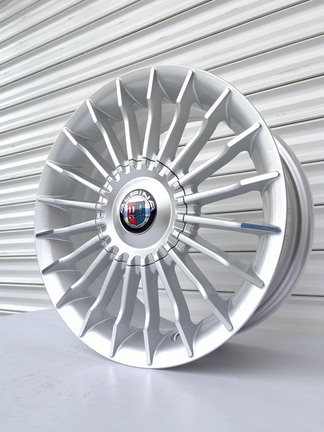 Alpina HST273 7x16/4x100 D67.1 ET35 серебристый
