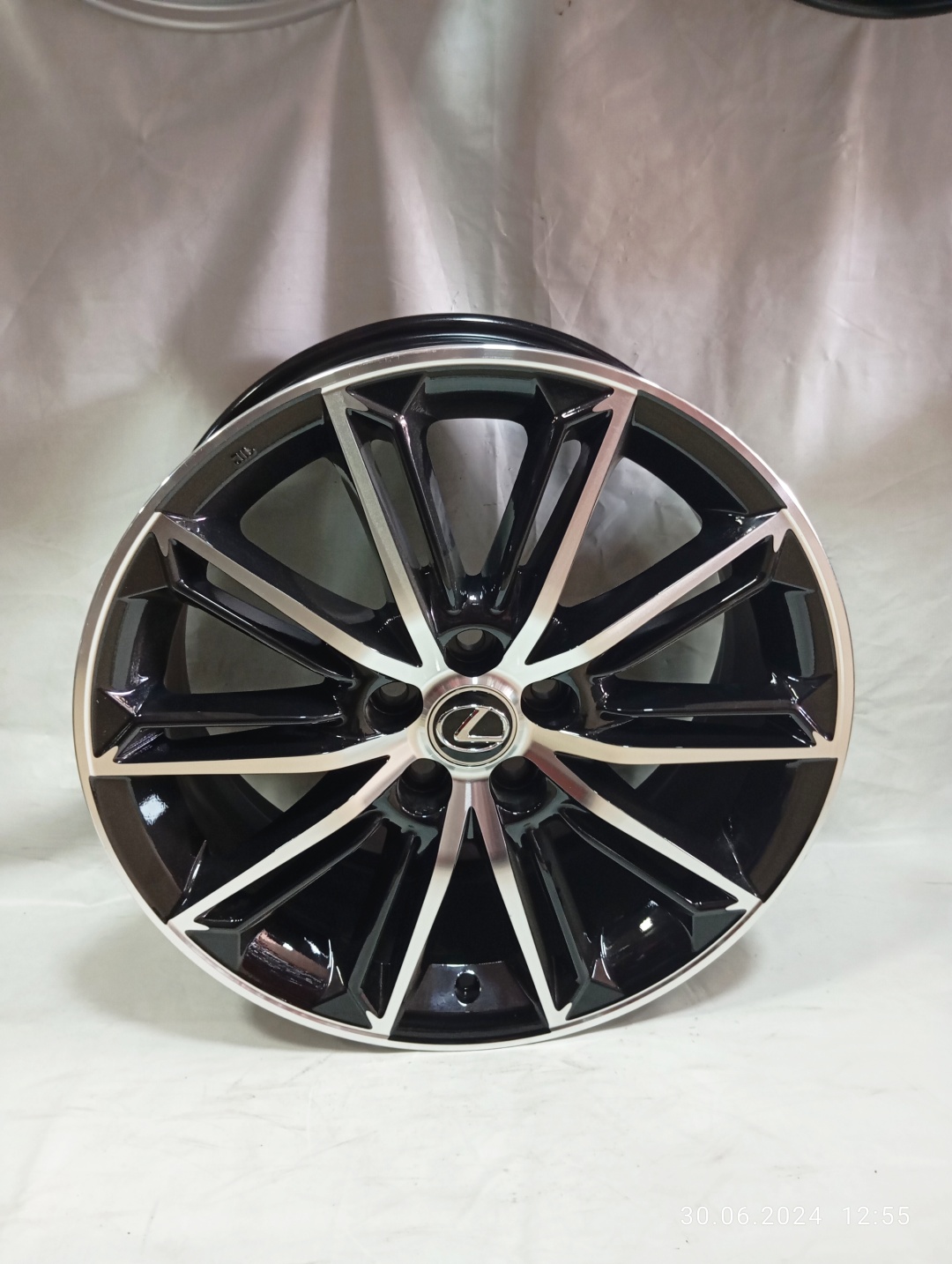 LVZ 349823722 8x19/5x114.3 D60.1 ET45 4 диска черный, серый