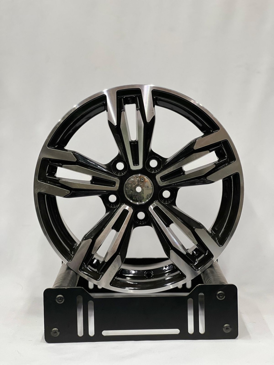 LKN Lkn11145 6.5x15/5x114.3 D67.1 ET38 4 диска черный, серебристый