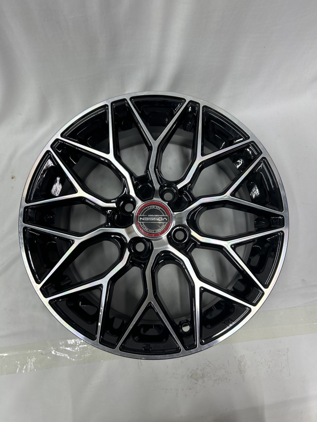 LKN 3388 6.5x15/4x100 D67.1 ET35 черный, серебристый