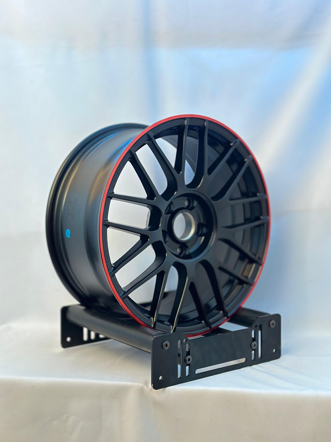 Mercedes-Benz 101 8x17/5x112 D66.6 ET38 4 диска черный, красный