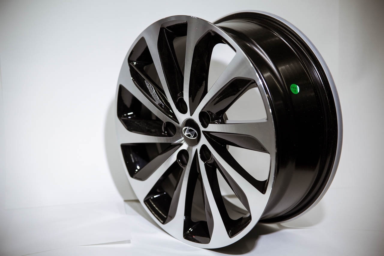 Auher 755 7x17/5x114.3 D67.1 ET45 черный, серебристый