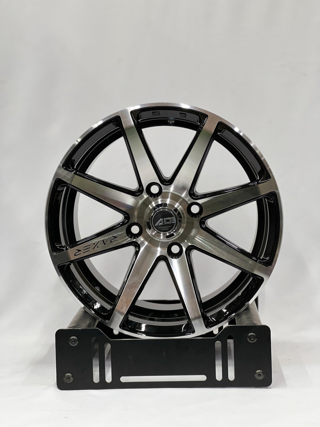 LKN Lkn45545 7x15/4x114.3 D67.1 ET30 4 диска черный, серебристый