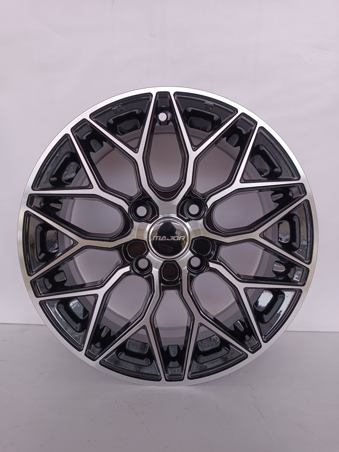 HP Wheels 1083-2 6.5x15/4x114.3 D67.1 ET35 серебристый, черный
