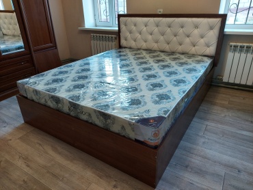 Кровать MB HOME КР1910 двуспальная, 160x200 см (с матрасом, без подъёмного механизма) коричневый