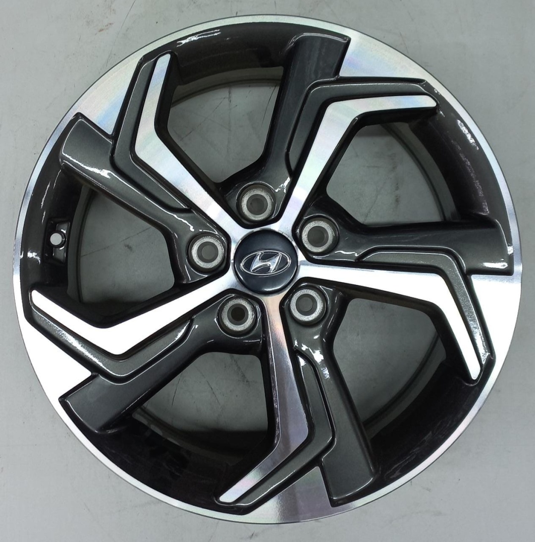 Hyundai 687 6.5x17/5x114.3 D67.1 ET49 серебристый, серый