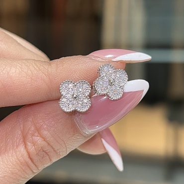 Пусеты Ipekyolu Jewellery 557/170524AY вес 2 г серебро, муассанит
