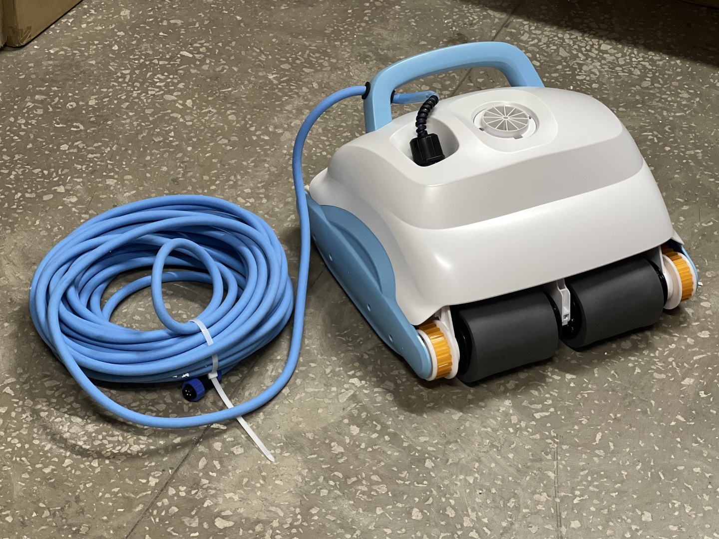 Полуавтоматический пылесос для бассейна