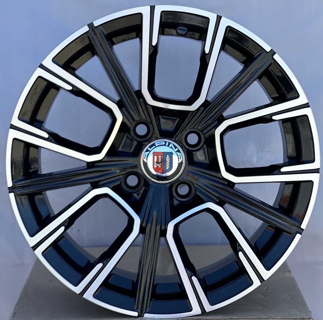 RNO 1067 6.5x15/4x100 D67.1 ET35 4 диска черный, серебристый