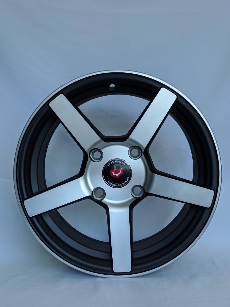 Replica D5363 6.5x15/4x114.3 D67.1 ET35 черный, серебристый