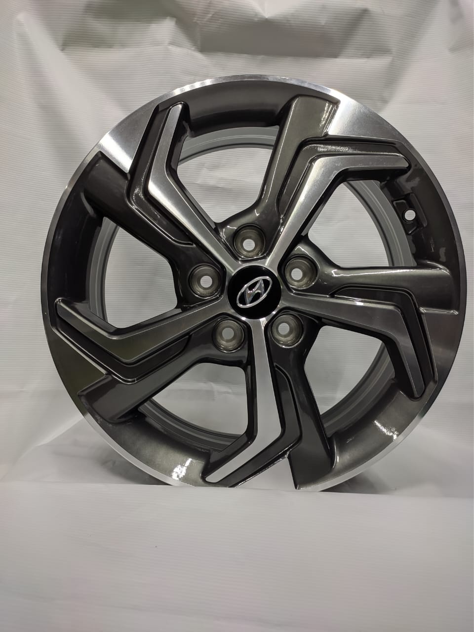 Replica h687 6.5x17/5x114.3 D67.1 ET49 графит