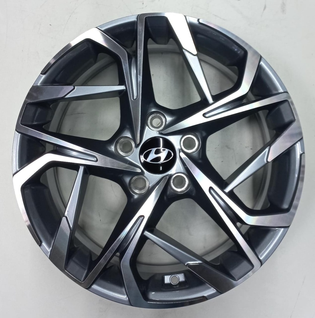 Hyundai 428 7x17/5x114.3 D67.1 ET50 серебристый, серый