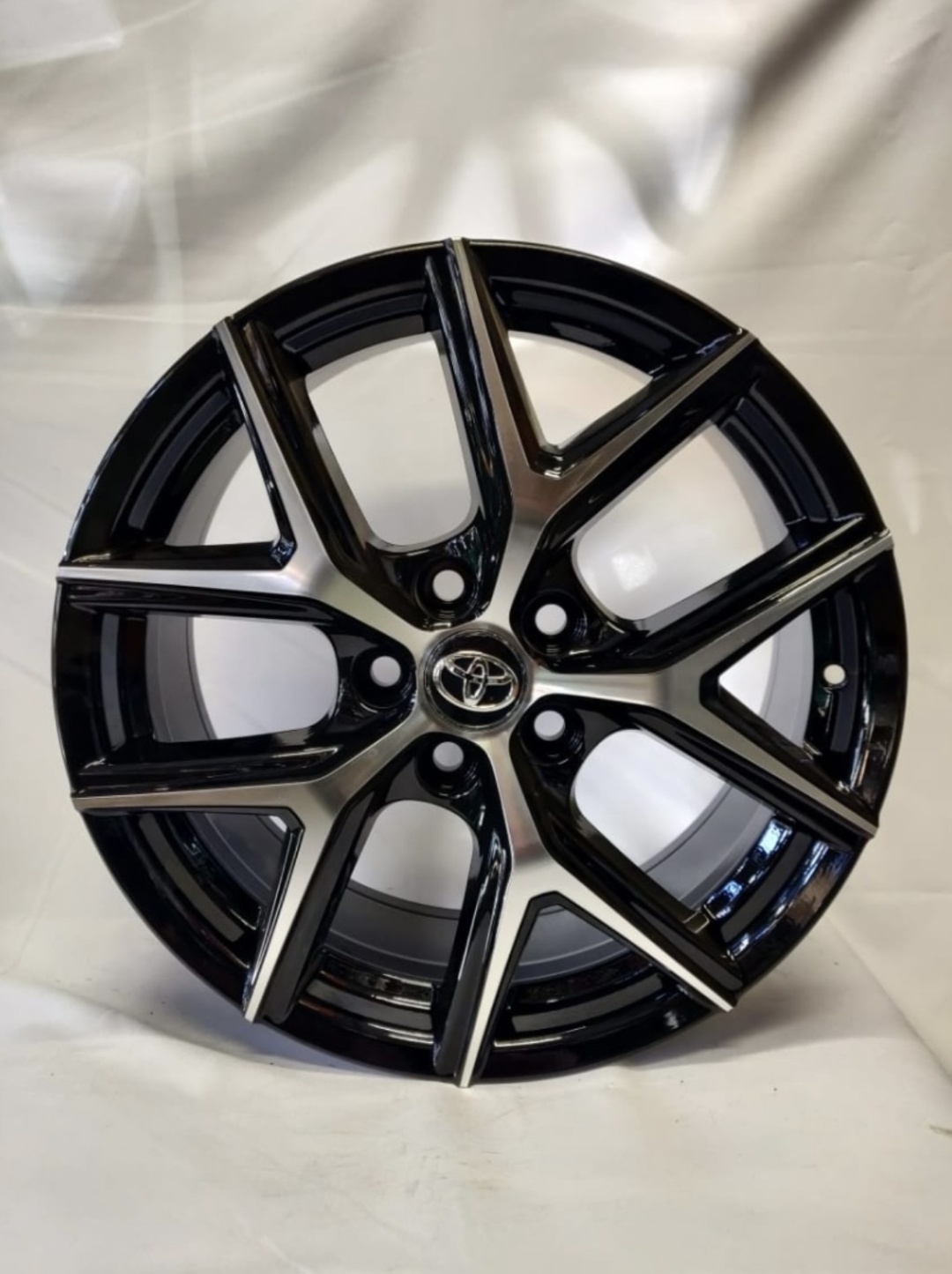 AC 1344 7.5x18/5x114.3 D60.1 ET45 черный, серебристый