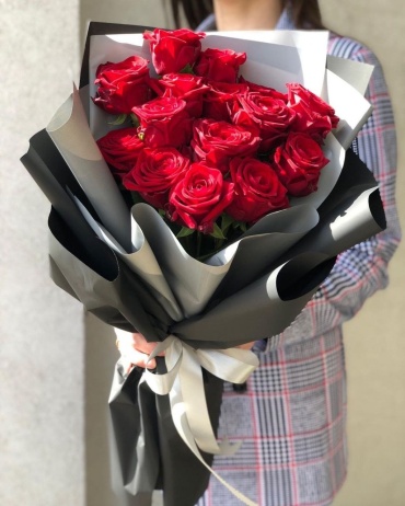 Bestflowers моно-букет в оформлении роза 15 шт 60 см