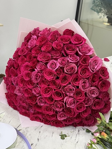Flowers Center Astana моно-букет в оформлении роза 101 шт 60 см