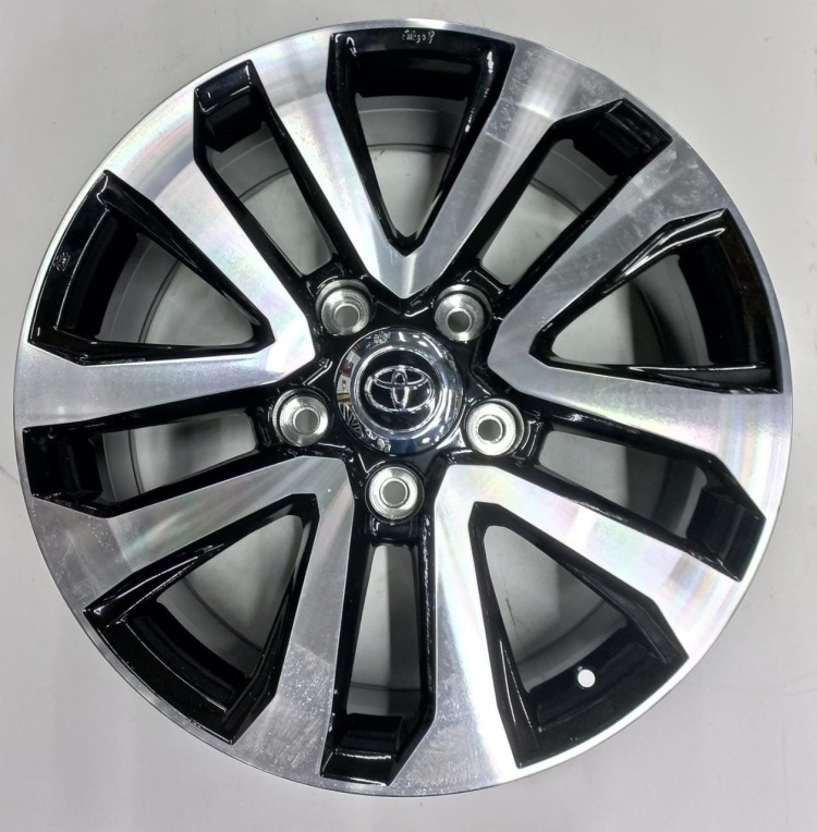 Toyota lc707 8.5x20/5x150 D110.2 ET45 черный, серебристый