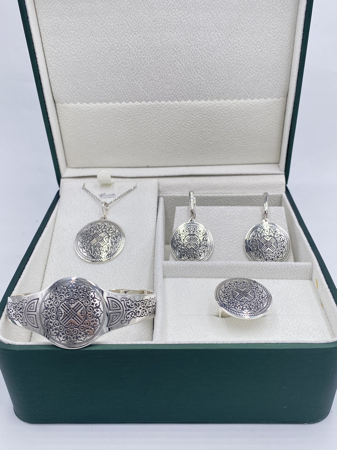 ADILZHAN GOLD khan01962 вес 63.78 г серебро, без вставок