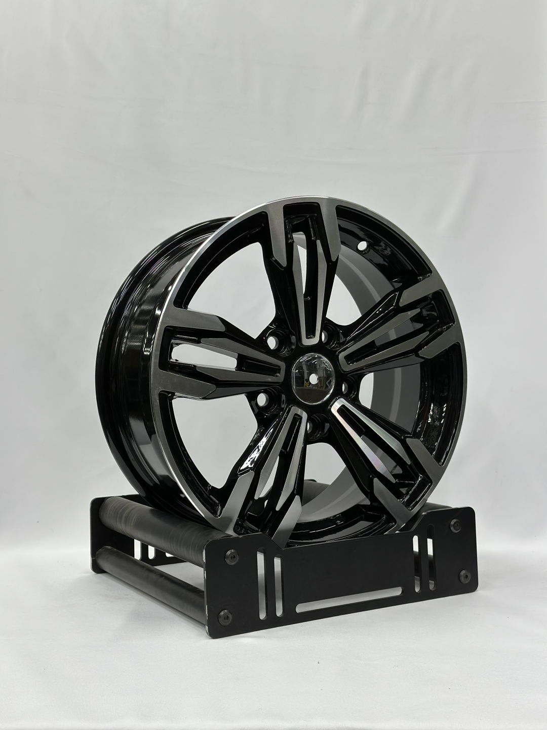 RT5213 7x15/5x114 d67.1 et35 черный серебристый 7x15/5x114.3 D67 ET35 4 диска черный, серебристый