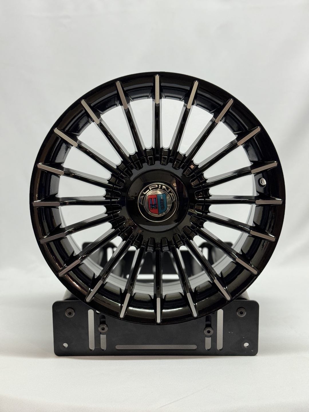 XH1016 6.5x15/4x100 D67.1 ET32 4 диска черный, серебристый