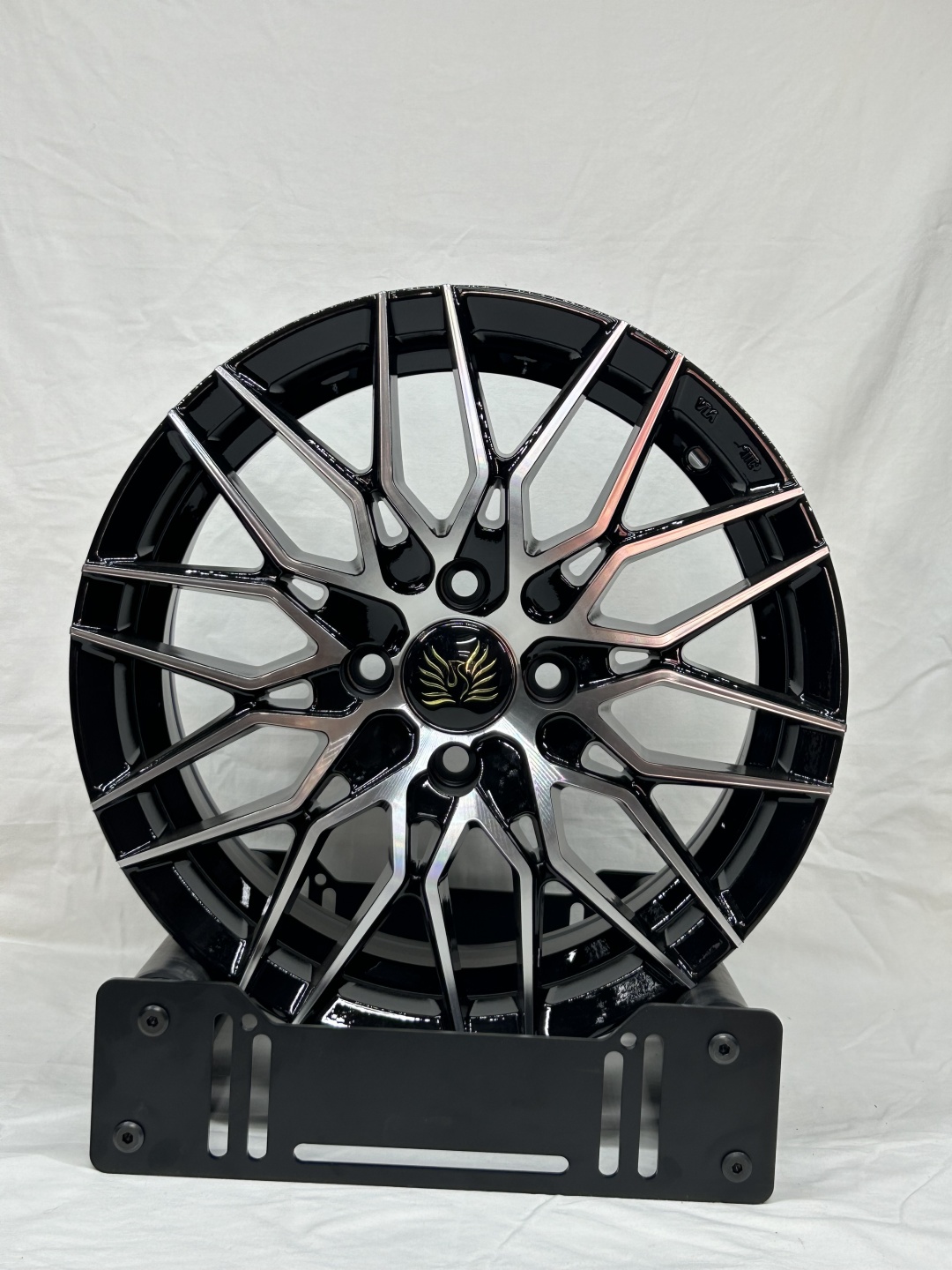 LKN Lkn3351 6x15/4x100 D67.1 ET35 4 диска черный, серебристый