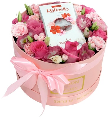 Art Flowers композиция со сладостями гвоздика, роза, лизиантус 17 шт 30 см
