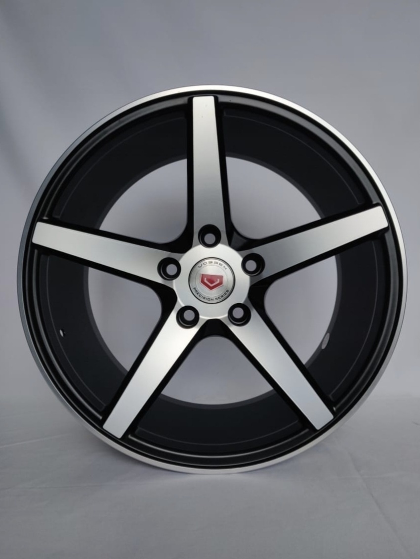 DRS 5123 8x17/5x114.3 D73.1 ET38 черный, серебристый