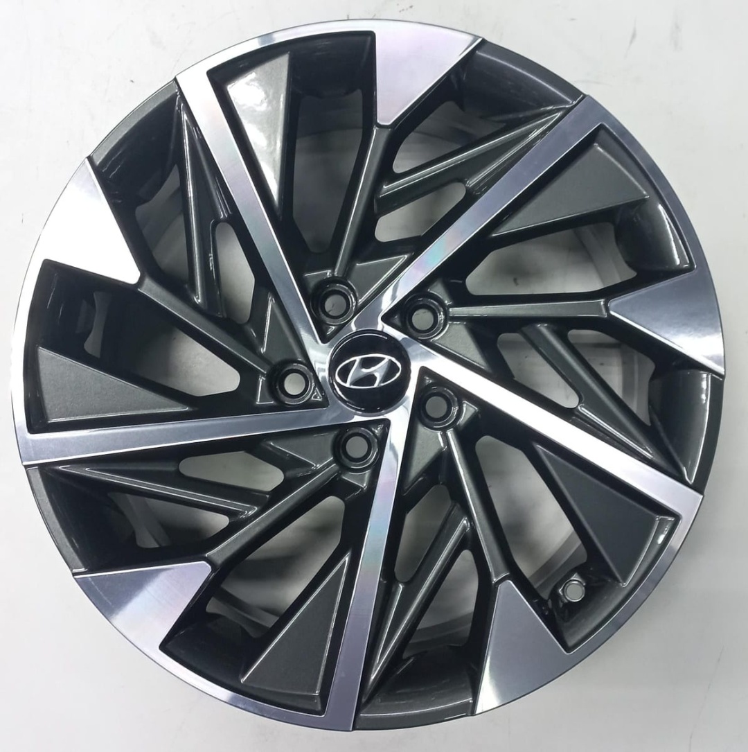 Hyundai PX03 7.5x18/5x114.3 D67.1 ET45 серый, серебристый
