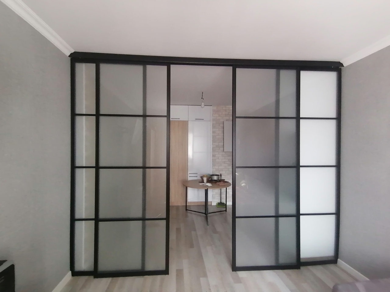 Дешевая межкомнатная перегородка. Межкомнатные перегородки раздвижные. Раздвижные двери межкомнатные деревянные. Дешевая межкомнатная перегородка. Дешевая межкомнатная перегородка.