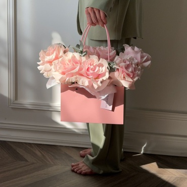 GOLDEN ROSE композиция с открыткой роза 7 шт 50 см
