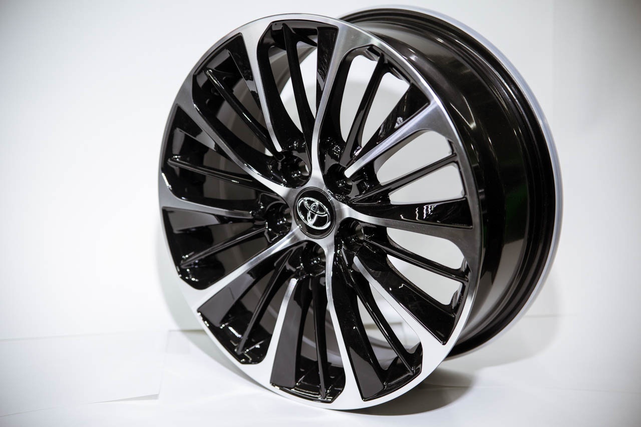 Toyota 265 7x17/5x114.3 D60.1 ET40 черный, серебристый