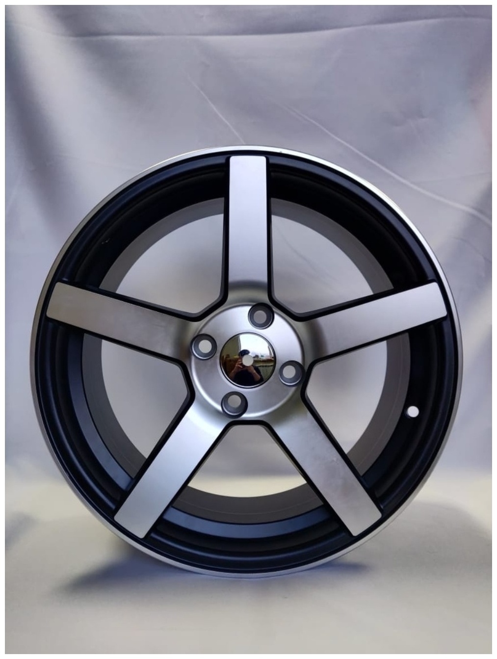 Vossen 2423 7x16/4x100 D67.1 ET35 черный, серебристый