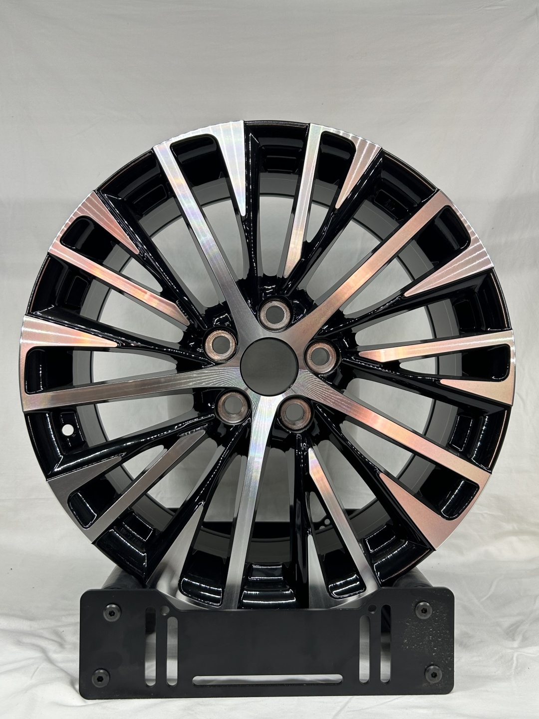 LKN Lkn952 8x18/5x114.3 D60.1 ET45 4 диска черный, серебристый
