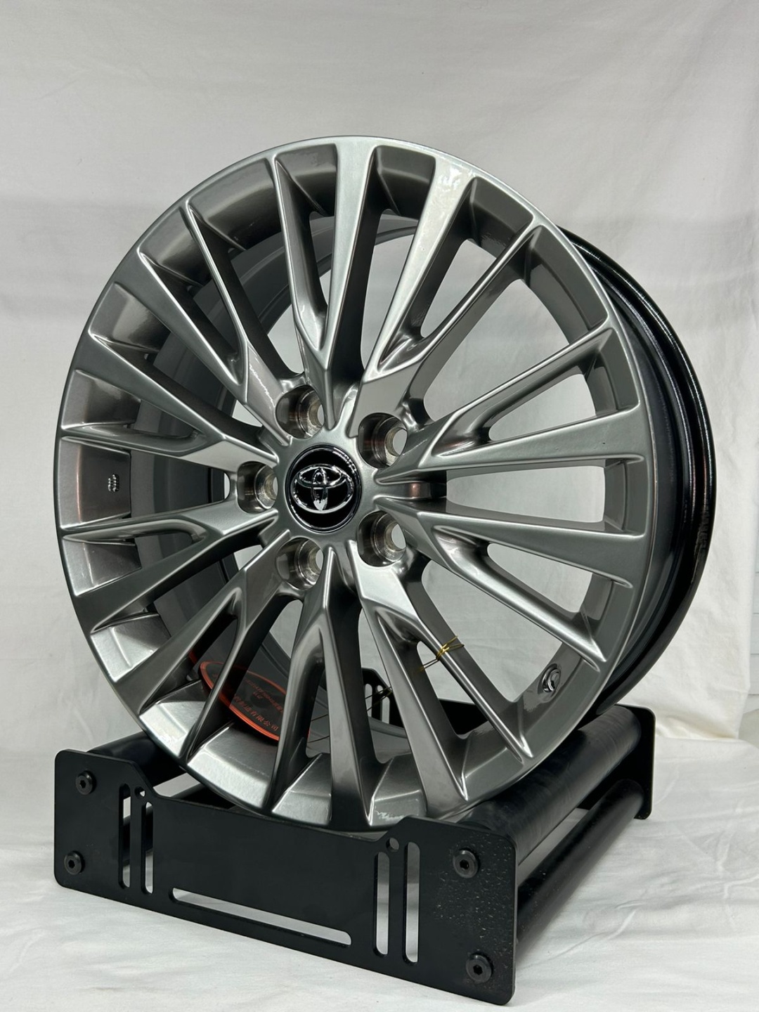 LKN 1770 7x17/5x114.3 D60.1 ET40 4 диска графит