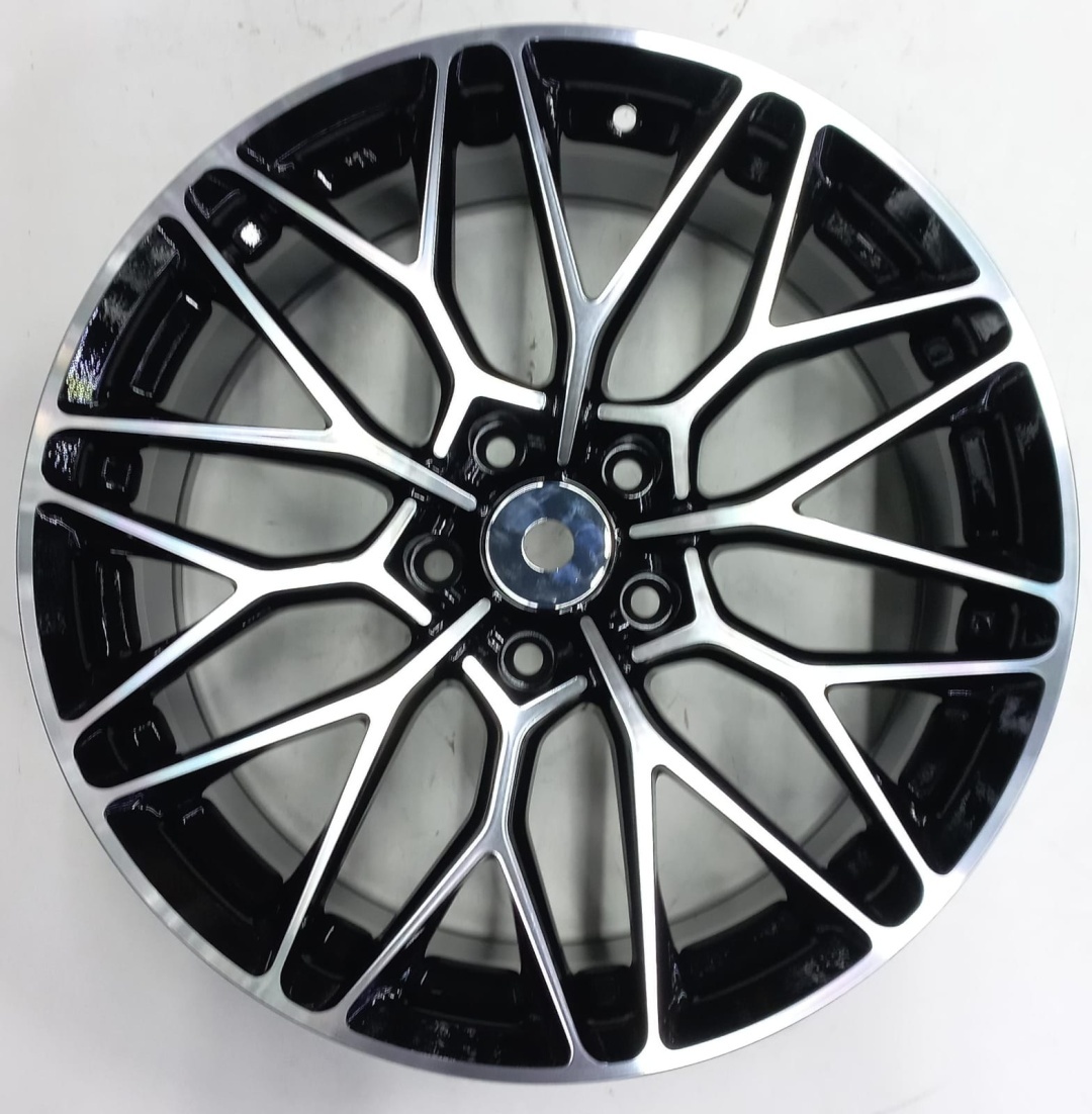 DIVAD 8122 8x18/5x114.3 D67.1 ET40 4 диска черный, серебристый