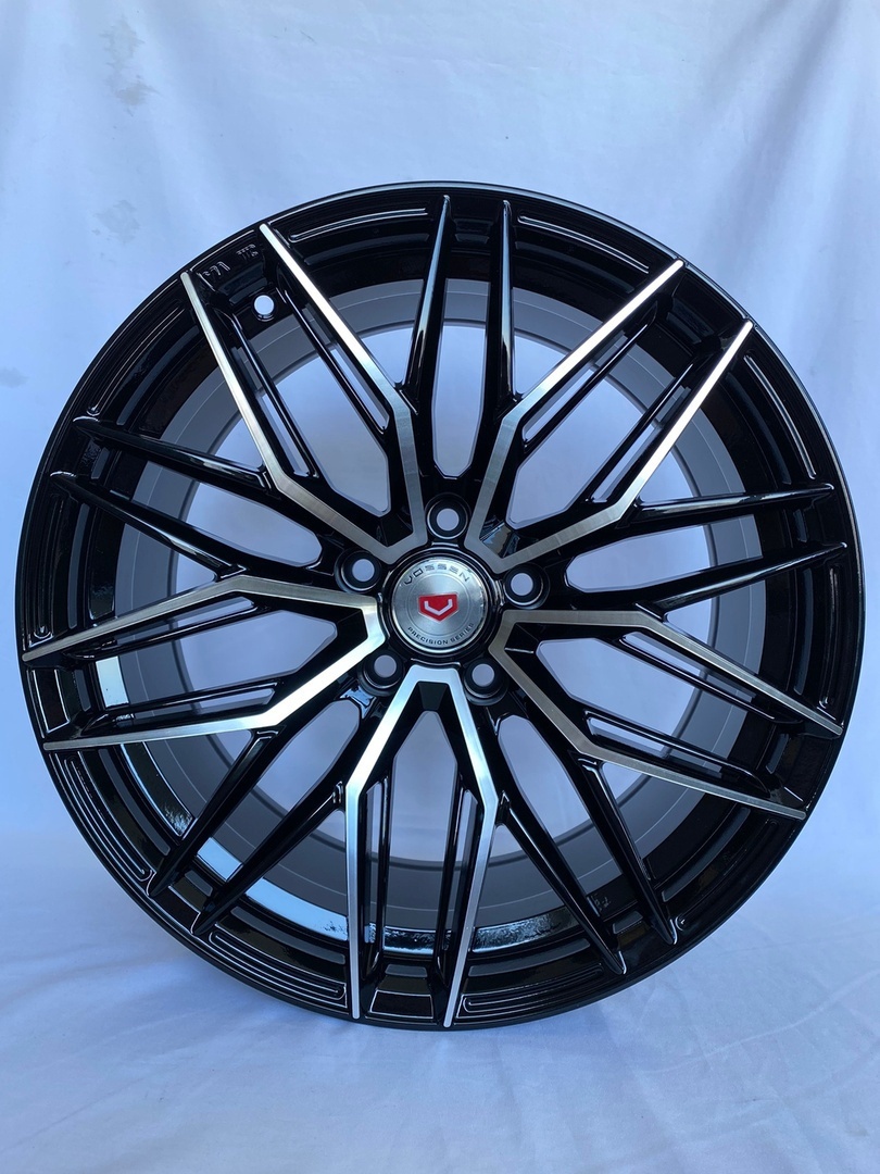 Kipardo 5412 8.5x18/5x114.3 D67.1 ET35 черный, серебристый