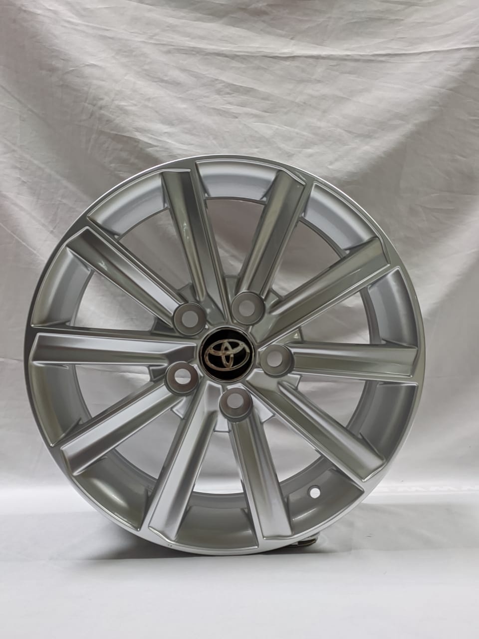 RS 856 6.5x16/5x114.3 D60.1 ET40 серебристый