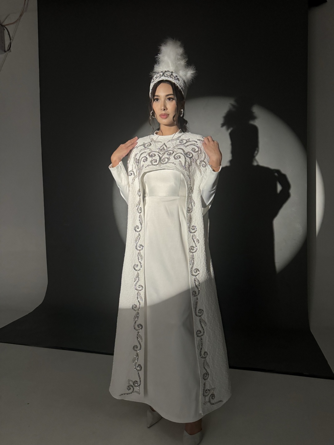 Национальный костюм Balgyn Amirkhan Couture белый