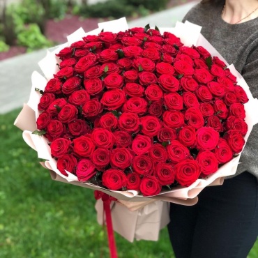 Bestflowers моно-букет в оформлении роза 151 шт 50 см