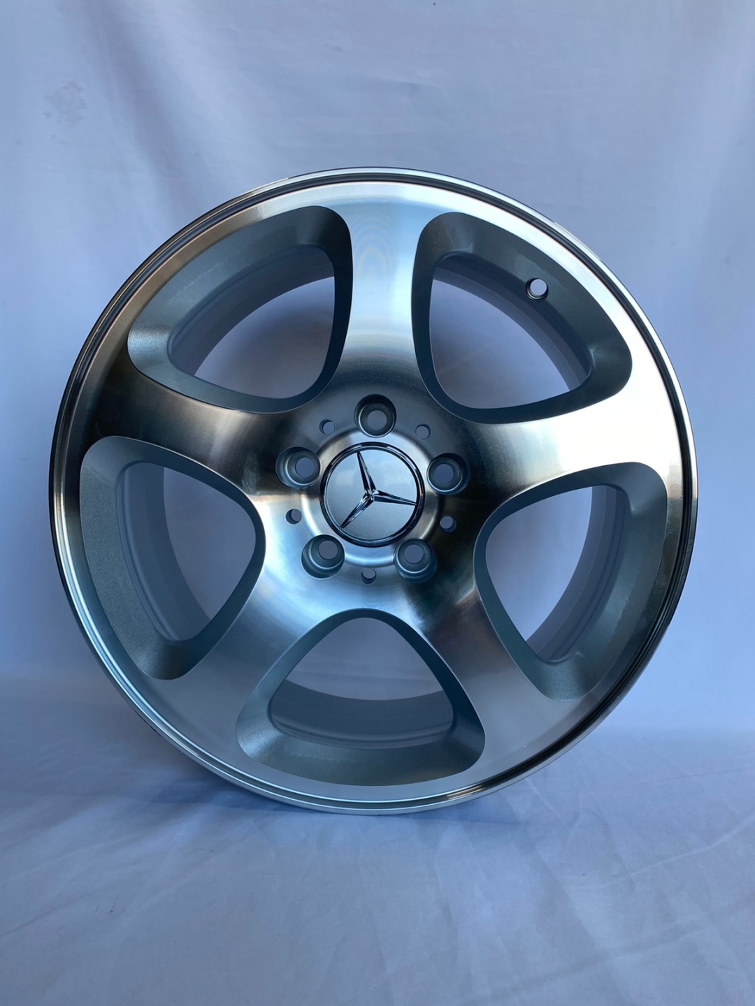 Mercedes-Benz D296 7x16/5x112 D66.6 ET35 серебристый
