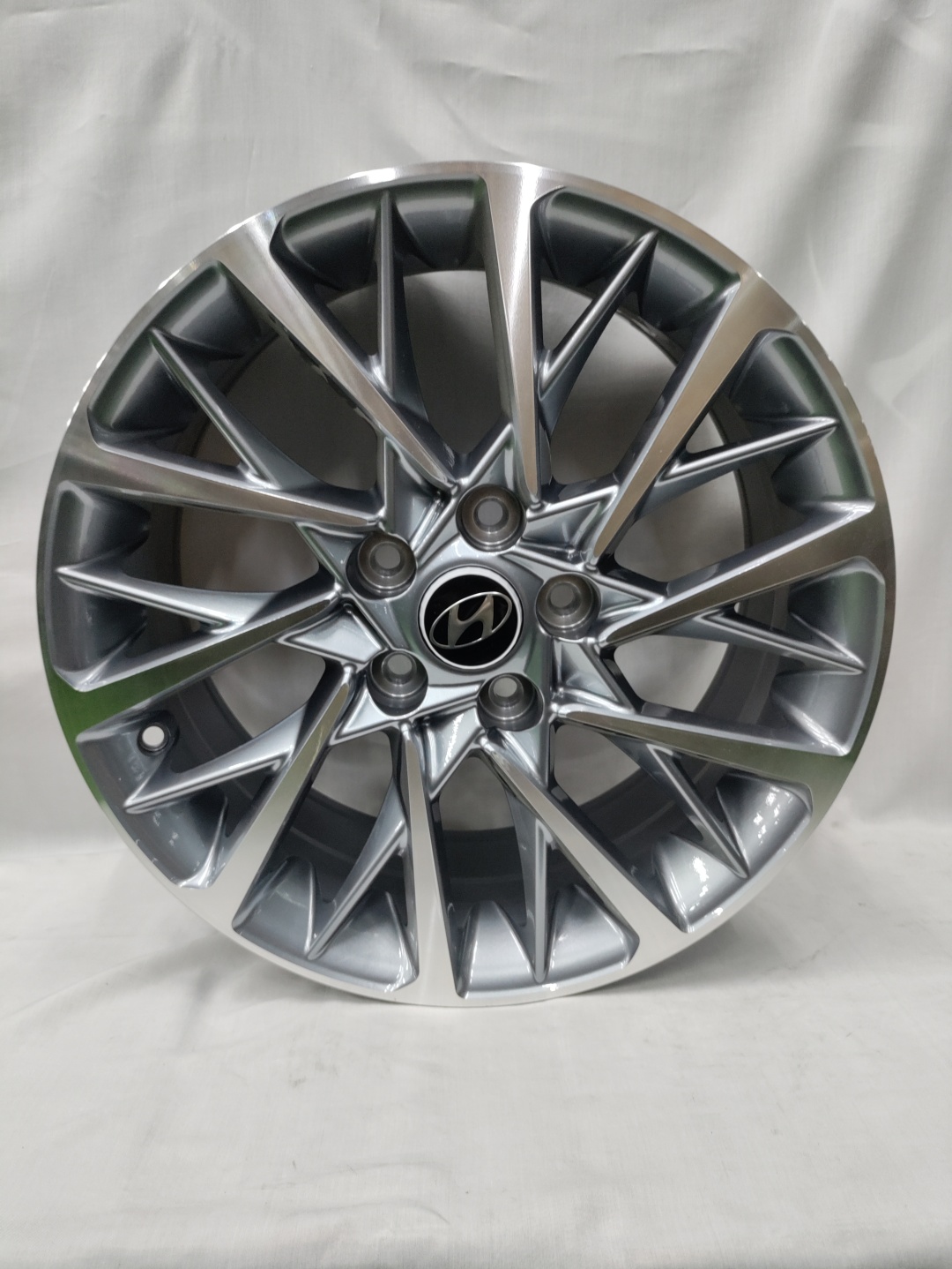 LKN Lkn574 7.5x17/5x114.3 D67.1 ET45 графит