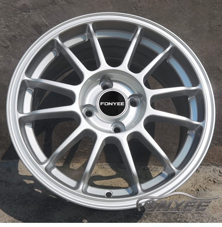Купить OZ Racing Ultraleggera 7x15/4x100 D73.1 ET37 4 диска серебристый ...