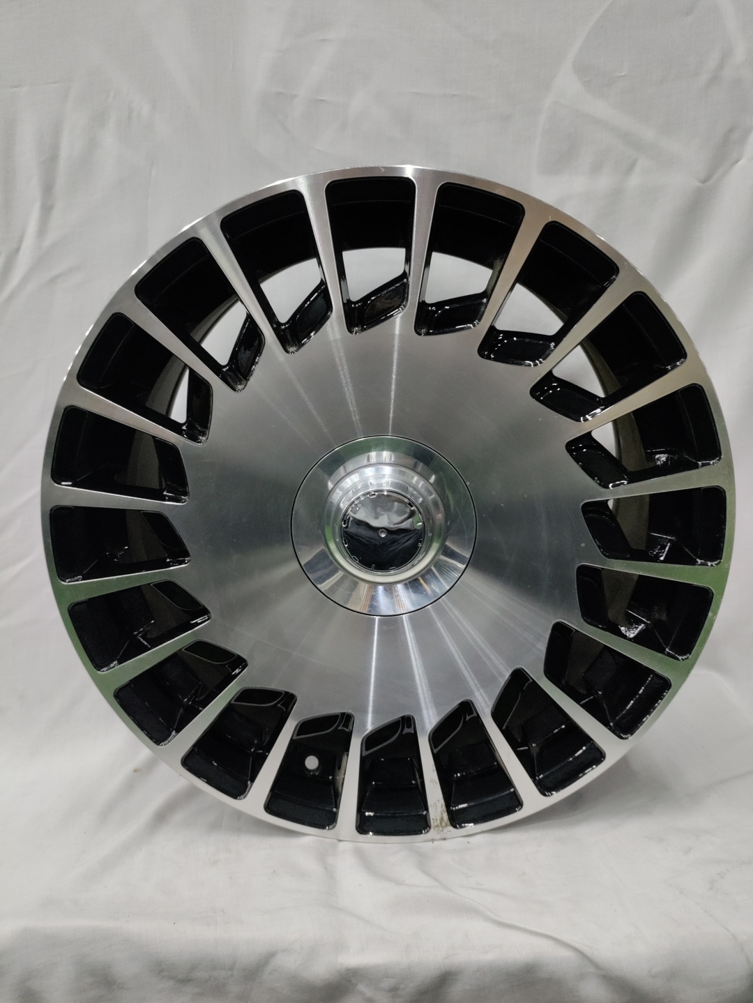 LKN Lkn812 8.5/9.5x19/5x112 D66.5 ET35.43 серебристый