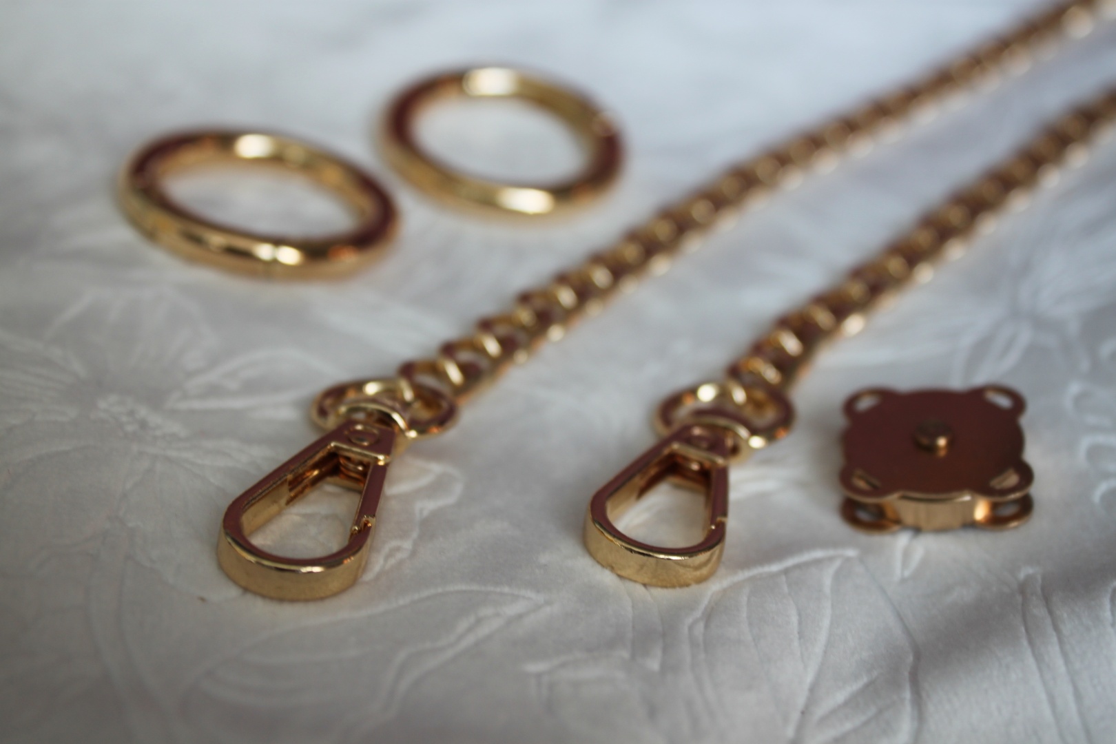 Набор фурнитуры для сумок цепь 120 см 1 шт, кольцо карабин 25 мм 2 шт, магнитная пришивная кнопка металл золотистый