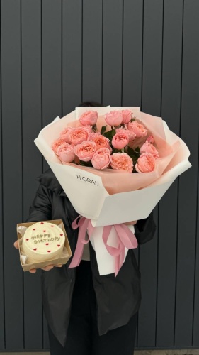 Floral моно-букет с бенто-тортом кустовая пионовидная роза 5 шт 50 см