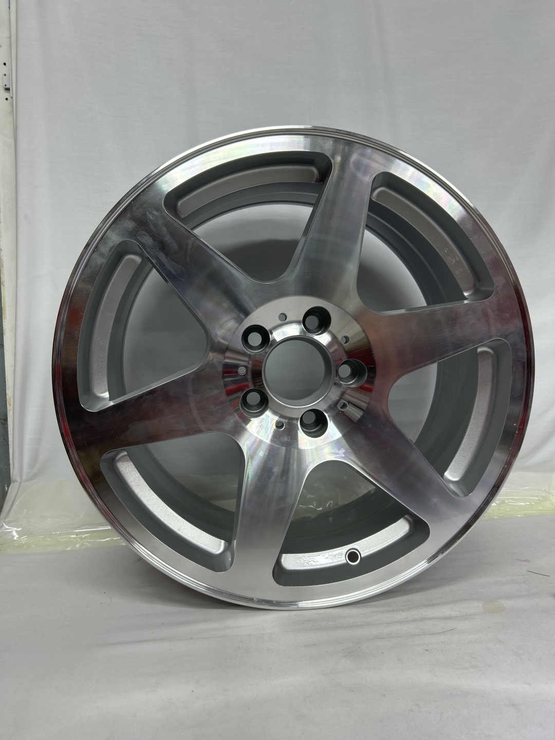 SSM 1009 8x17/5x112 D66.6 ET35 серебристый